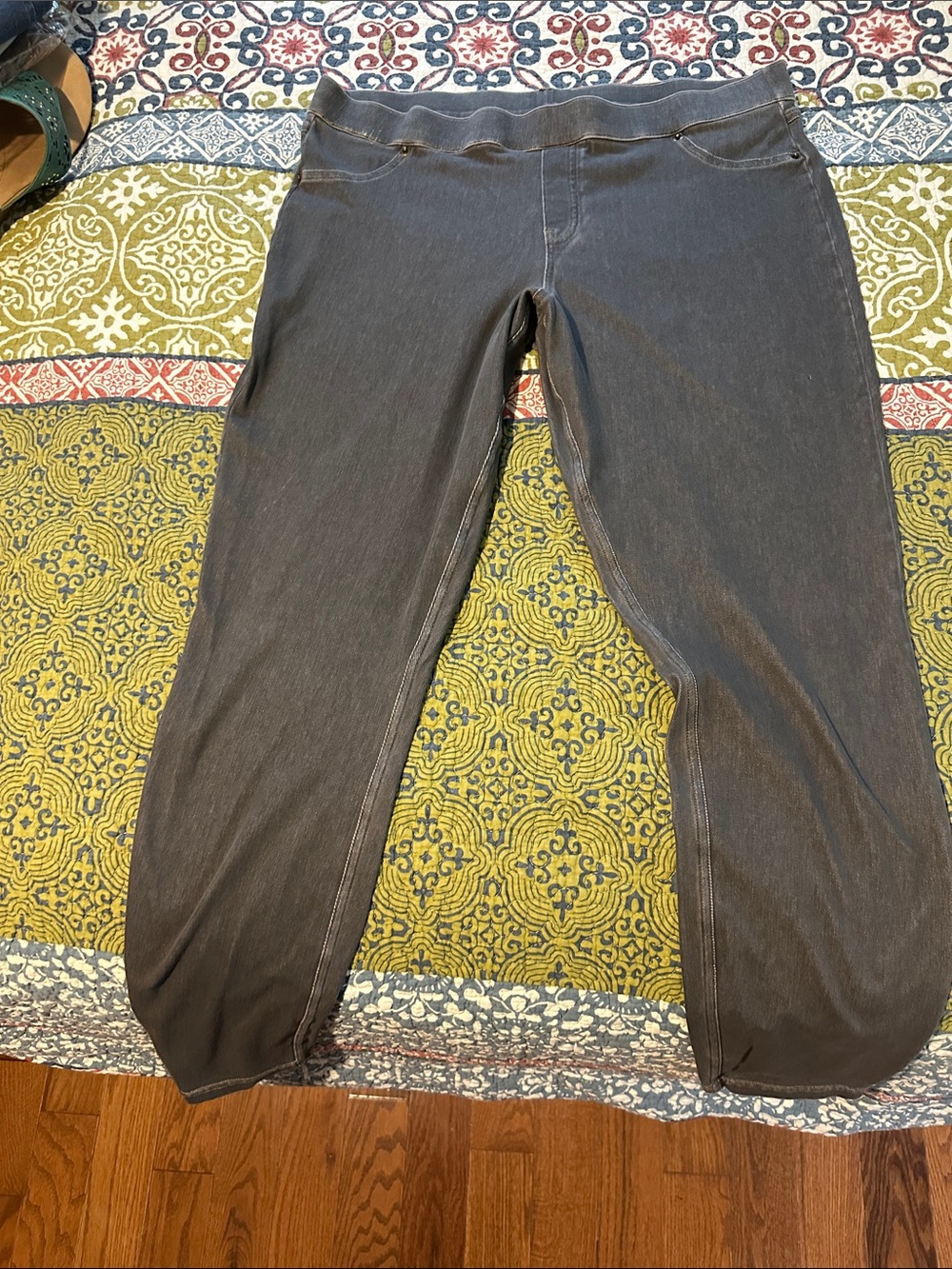 Source Unknown Women's Ankle-Length Stretch Jeans - Charcoal
